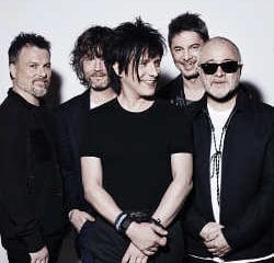 Indochine dévoile le single de <i>La Vie Est Belle</i> 10