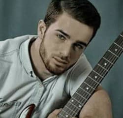 Torturé pour sa sexualité, le chanteur Zelimkhan Bakaev est mort 23